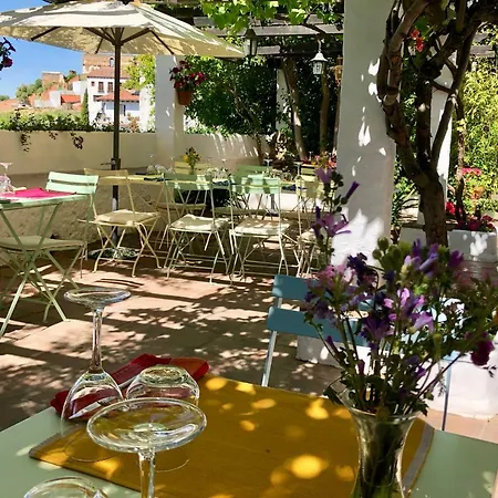 Hotel La Fructuosa 2*